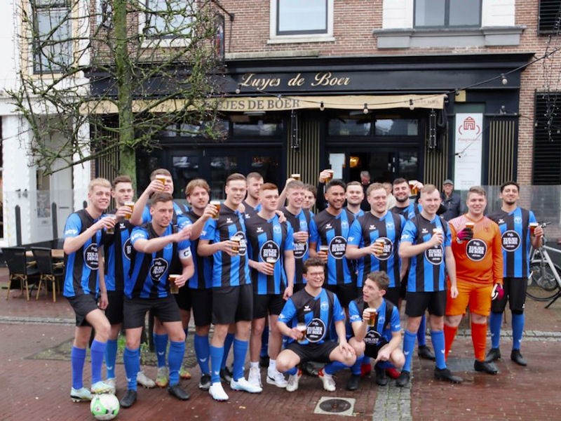 Sponsoren steken ACV 10 in fonkelnieuwe tenues - ACV Assen
