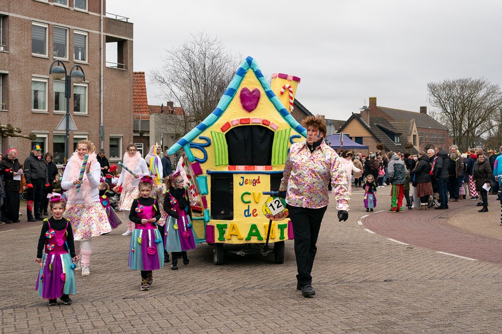 CV De Faant veegt d'n Boel leeg met carnaval - CV De Faant