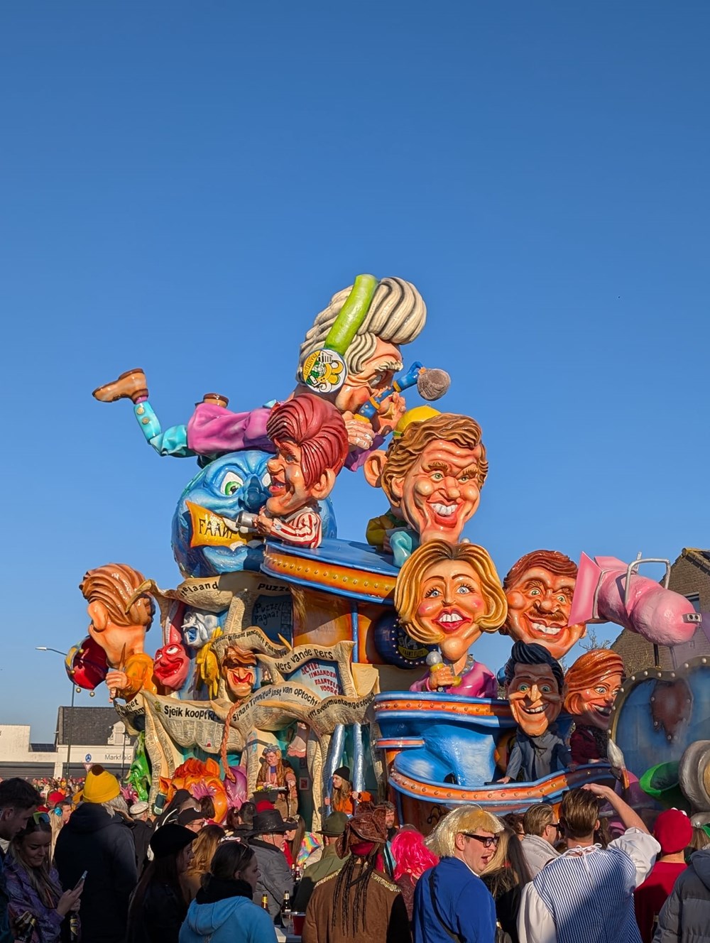 FaantFlits: Geweldige optocht op 't Faantelaand - CV De Faant