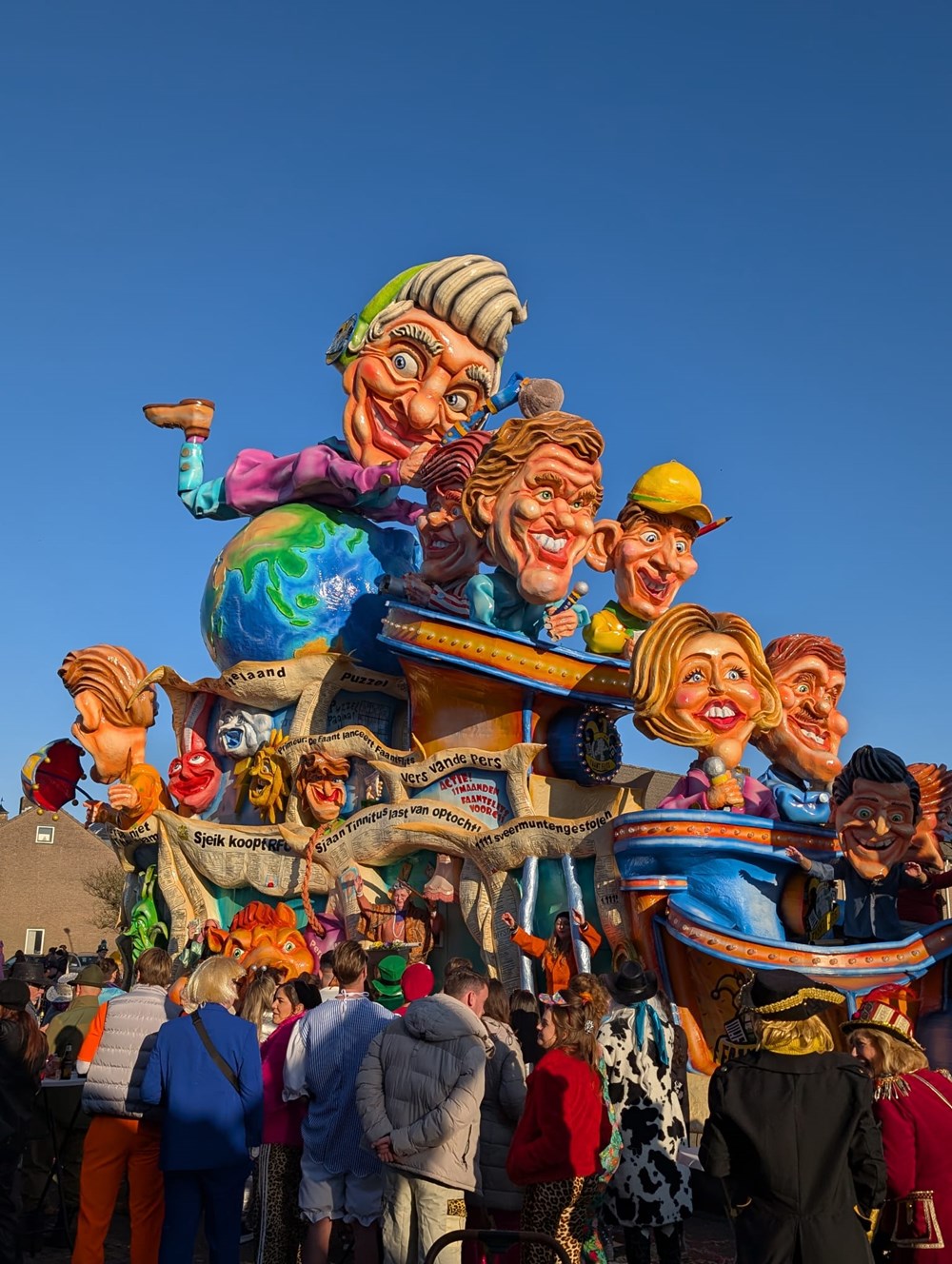 FaantFlits: Geweldige optocht op 't Faantelaand - CV De Faant