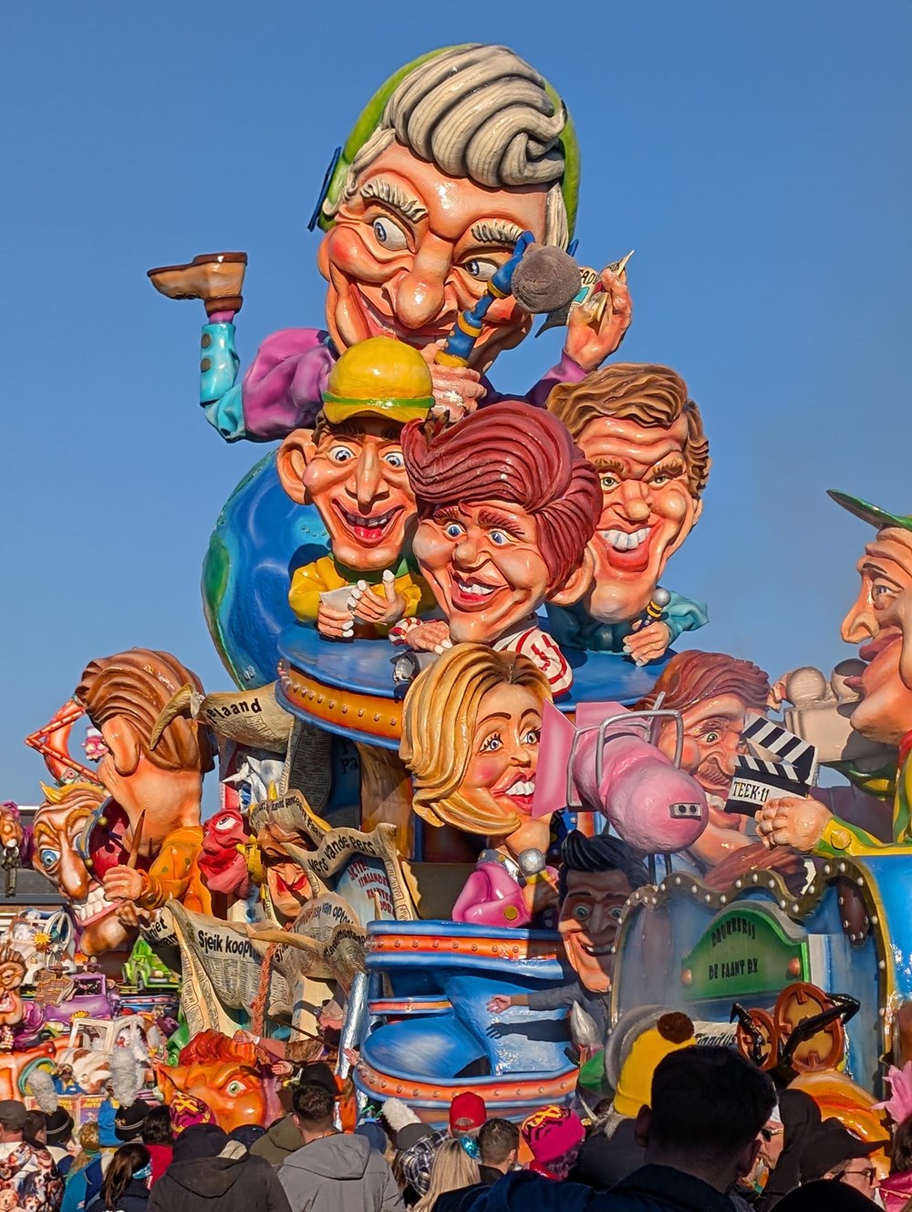 FaantFlits: Geweldige optocht op 't Faantelaand - CV De Faant