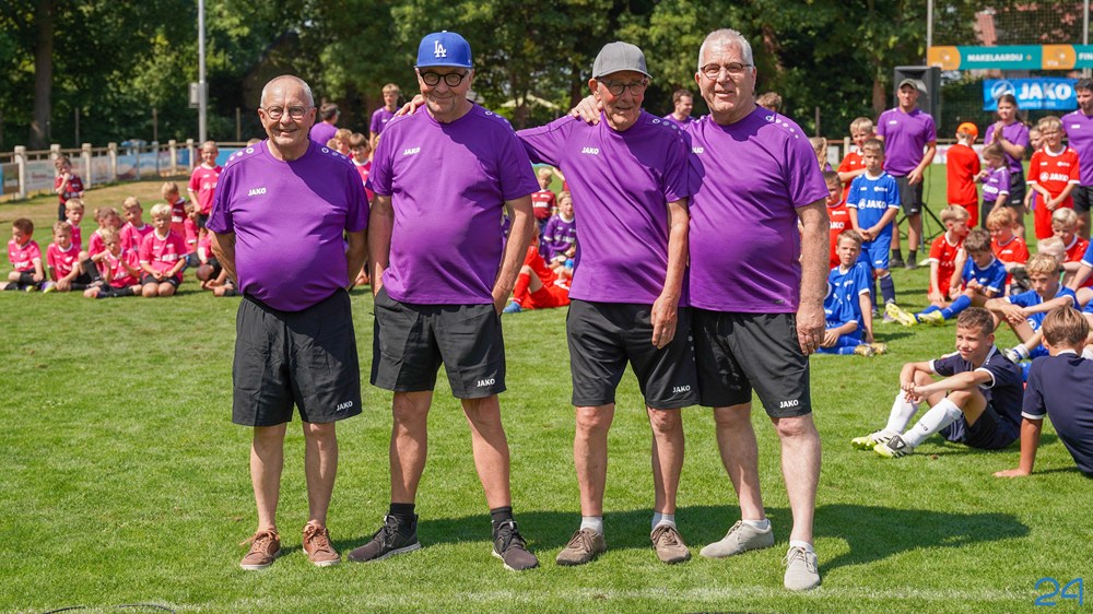 AA_Hoofdfoto_4_jubilarissen.jpg
