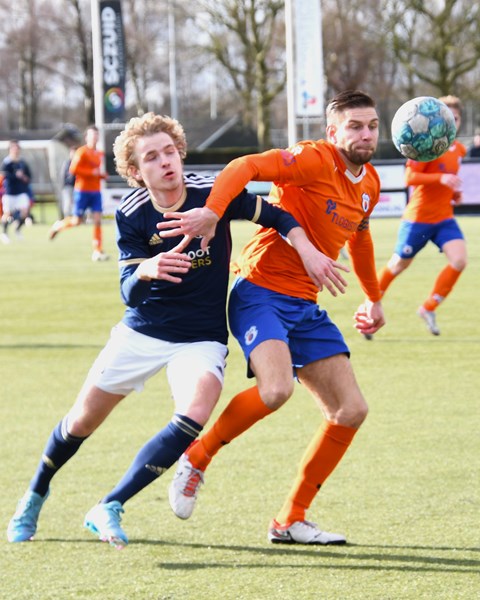 Robin Simonse Erp draagt de rode lantaarn na nederlaag in Goirle - Voetbalvereniging ...