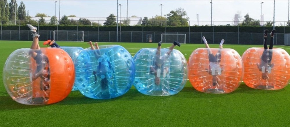 XWCHASA Voetbalcadeauzakjes voor kinderen, 12 stuks voetbalfeestzakjes, voetbal, verjaardagsfeestje, cadeautje met 18 stickers, 4 patronen, voor verjaardag, kinderen, voetbalthema, feestfavorieten