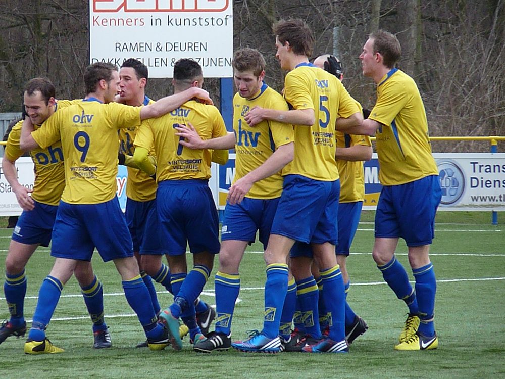 blijdschap na de treffer van Tim Groenewoud