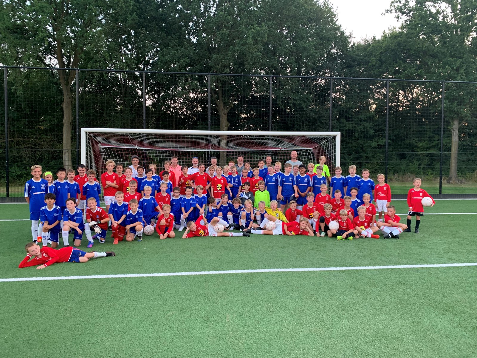 Hoe Bridge School (UK) oefende tegen jeugdteams Rhode Rhode.nl
