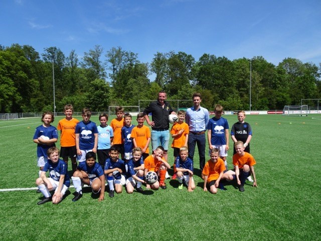 schoolvoetbal_1.jpeg