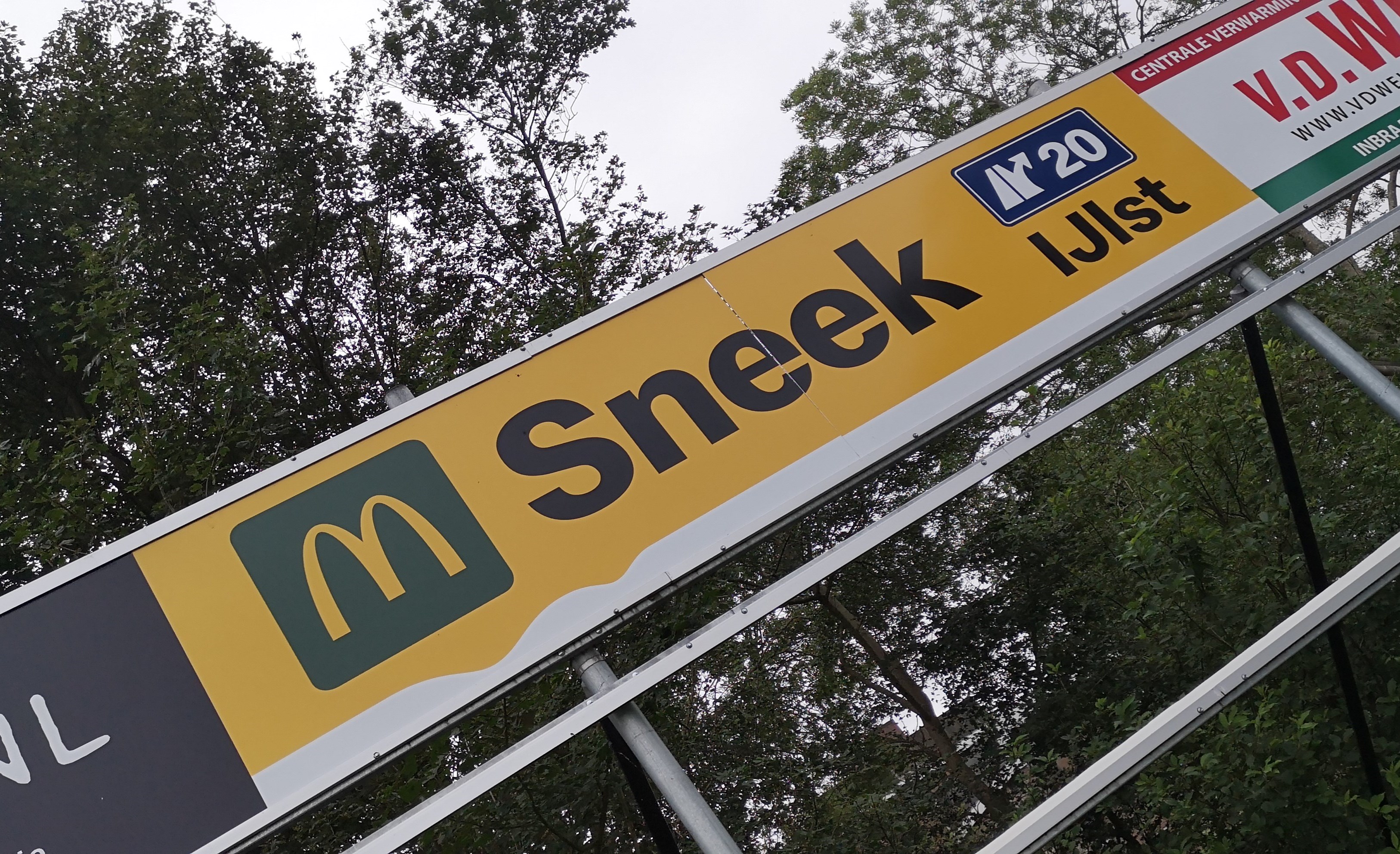 McDonald s Sneek Nieuwe Bordsponsor VV Sneek Wit Zwart