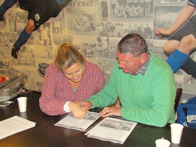 Wim de Bie Special Sports weer kledingleverancier van Vriendenschaar C.V.V. Vriendenschaar Wim de Bie Special Sports weer kledingleverancier van Vriendenschaar C.V.V. Vriendenschaar
