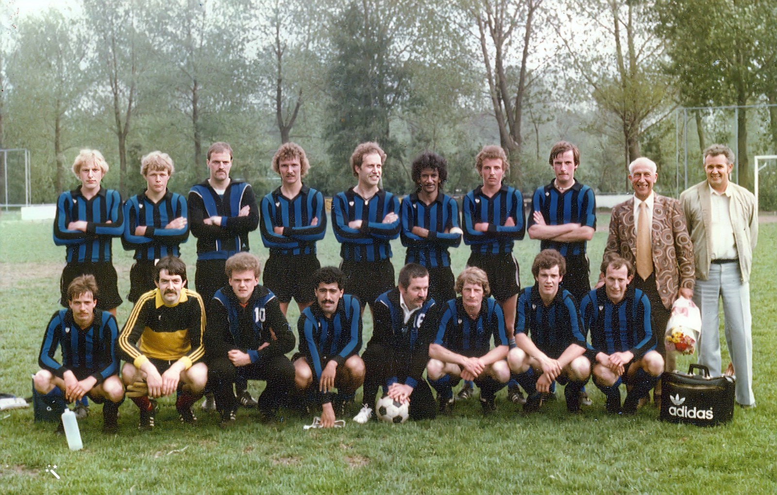 Eerste elftal seizoen 198081 (foto van de week) C.V.V. Vriendenschaar