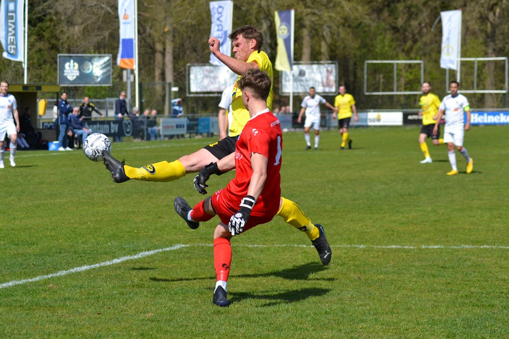 Woudenberg geeft voorsprong in blessuretijd uit handen - v.v. Woudenberg