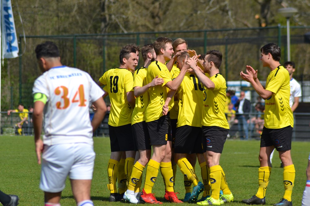 Woudenberg geeft voorsprong in blessuretijd uit handen - v.v. Woudenberg