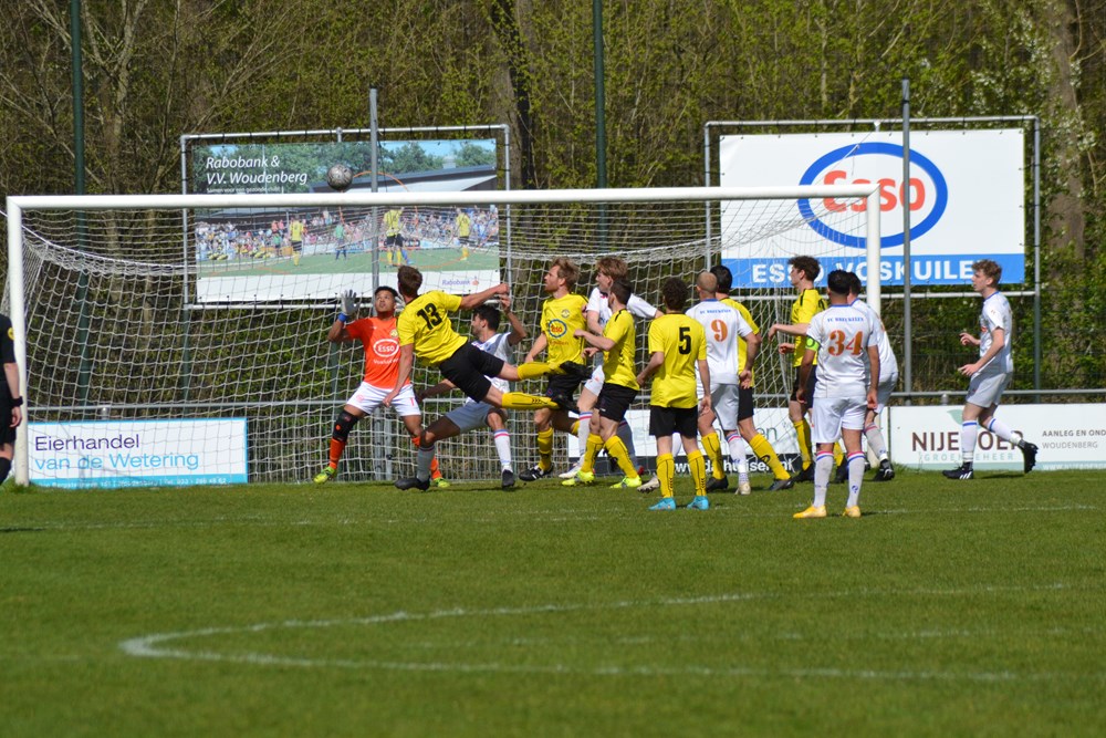Woudenberg geeft voorsprong in blessuretijd uit handen - v.v. Woudenberg